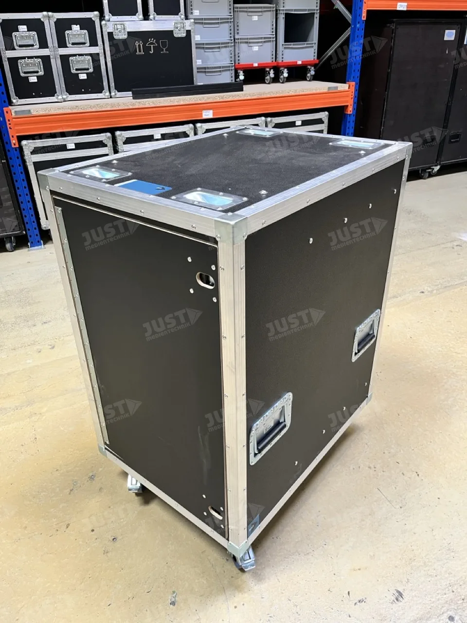 Zuspiel-Rack (4x PC, 2x MAC)